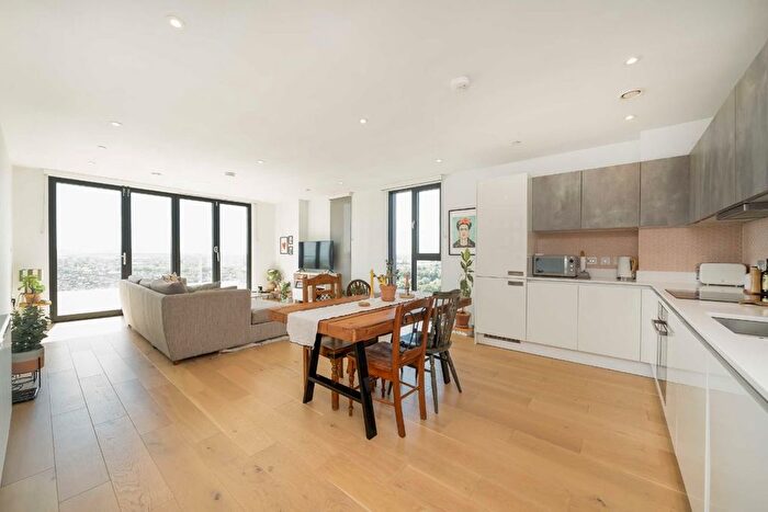 2 Bedroom Flat For Sale In Station Approach Hoe Street, Walthamstow, E17