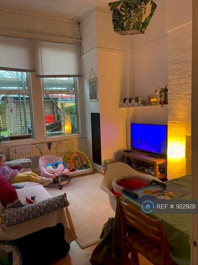 2 Bedroom Flat To Rent In Knight's Hill, West Norwood, SE27