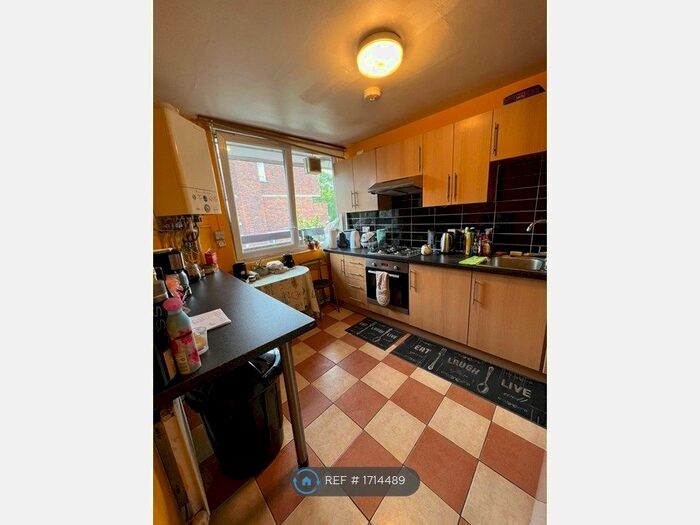 4 Bedroom Flat To Rent In Carey Gardens, London, SW8