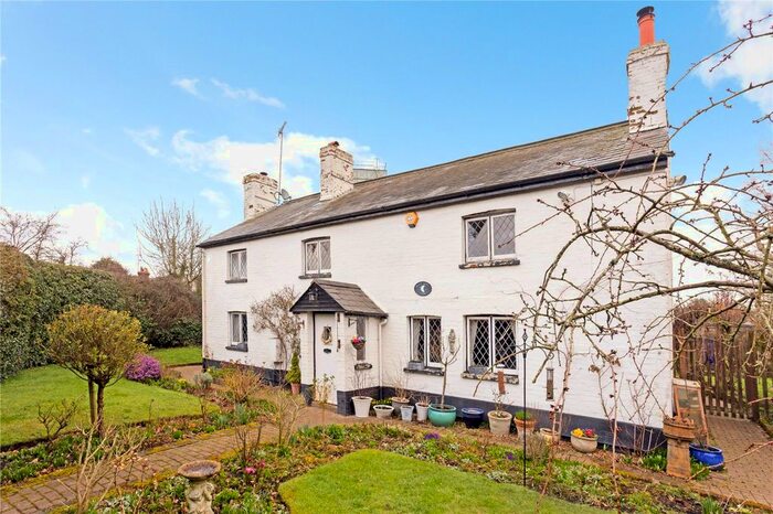 4 Bedroom Detached House For Sale In Half Moon Cottage, Peters Green, Hertfordshire, LU2