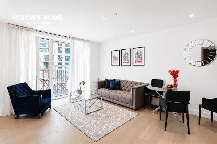 2 Bedroom Apartment To Rent In Admiralty House, Vaughan Way, E1W