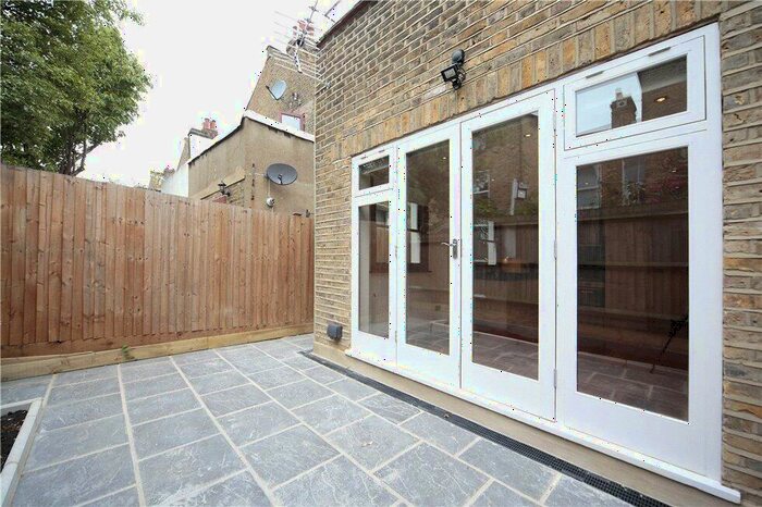 2 Bedroom Flat To Rent In Hazelbourne Road, Clapham South, London, SW12