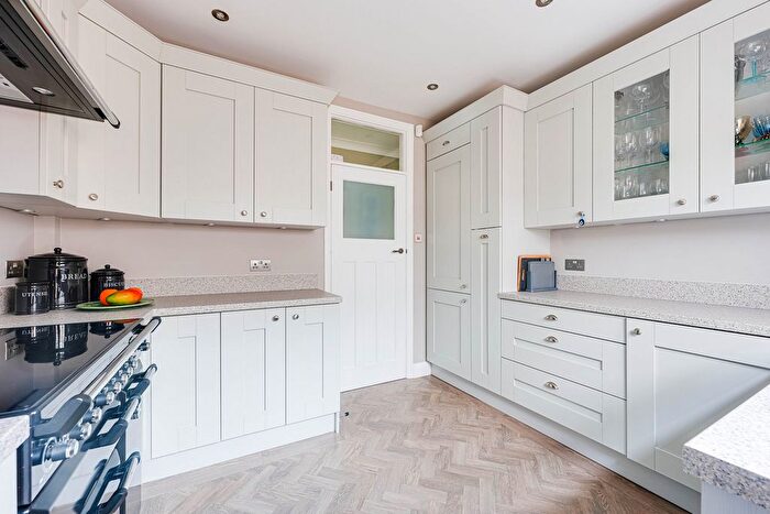 2 Bedroom Detached Bungalow For Sale In Oak Road, Rochford, SS4