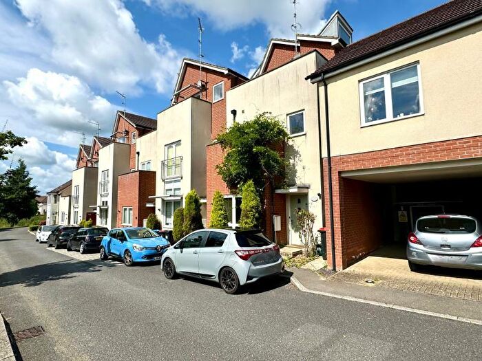 3 Bedroom Town House To Rent In Carradine Crescent, Oxley Park, MK4