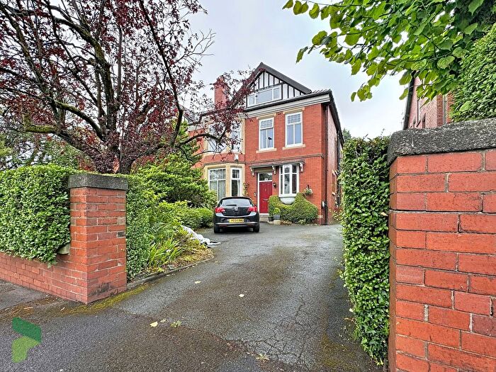 6 Bedroom Semi-detached House For Sale In Billinge Avenue, Blackburn, BB2