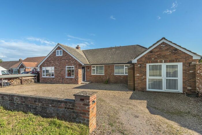 5 Bedroom Detached Bungalow For Sale In Curridge, Berkshire, RG18