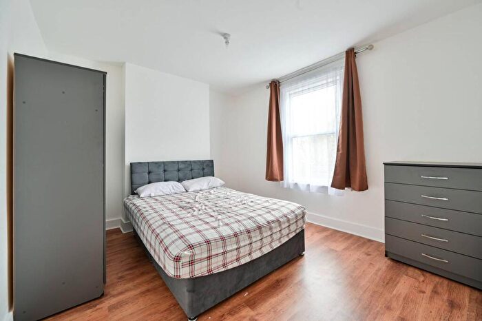 2 Bedroom Flat To Rent In Maxted Road, Peckham Rye, London, SE15
