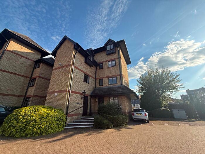 2 Bedroom Flat To Rent In Lygean Avenue, Ware, Herts, SG12