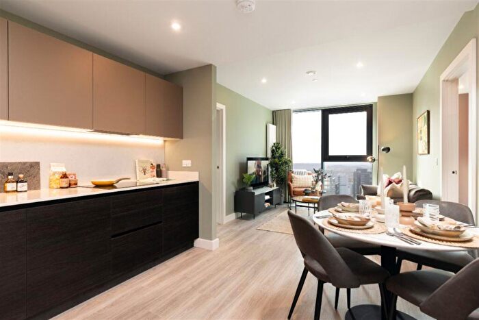 2 Bedroom Apartment To Rent In Holland Street, Glasgow, G2