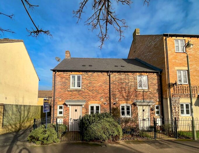 2 Bedroom End Of Terrace House To Rent In Ash Avenue, Carterton, OX18