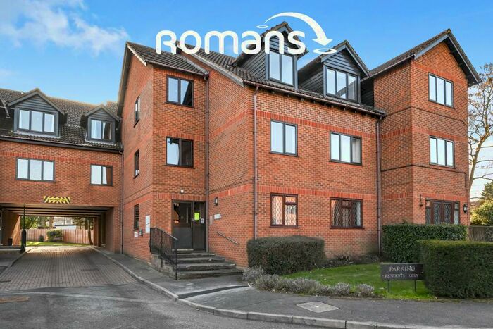 2 Bedroom Flat To Rent In Sadlers Court, RG41