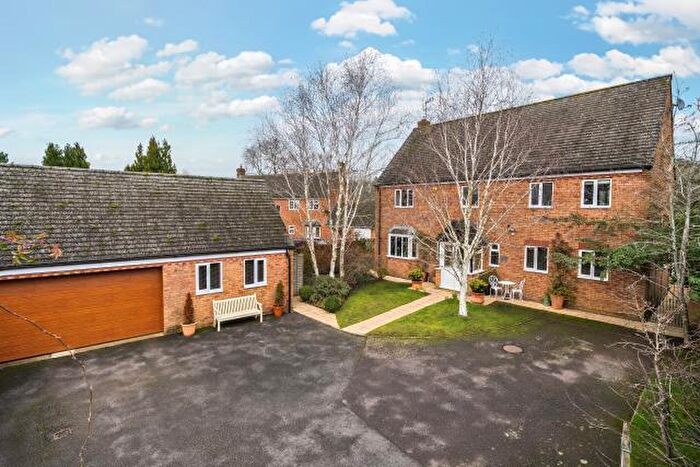 5 Bedroom Detached House For Sale In Banbury Road, Daventry, NN11
