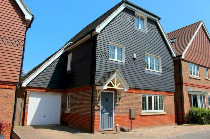 5 Bedroom Detached House To Rent In Ash Close, Banstead, SM7