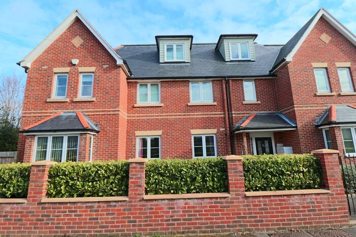 2 Bedroom Flat To Rent In Somerset Road, Farnborough, GU14