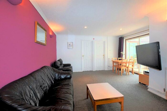 5 Bedroom Bungalow To Rent In Ukc Location - Kemsing Gardens - Bed, CT2