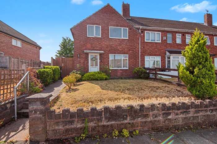 3 Bedroom End Of Terrace House For Sale In Templeton Road, Birmingham, B44