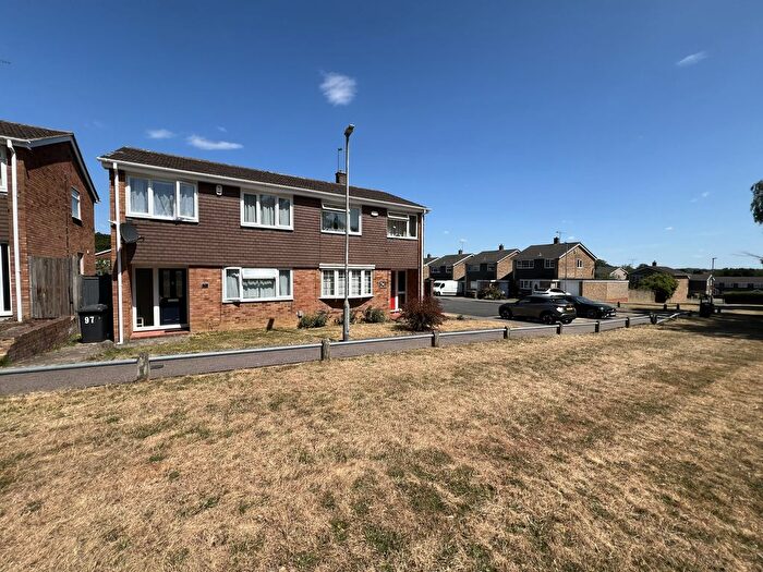 3 Bedroom Semi-Detached House To Rent In Brompton Close, LU3