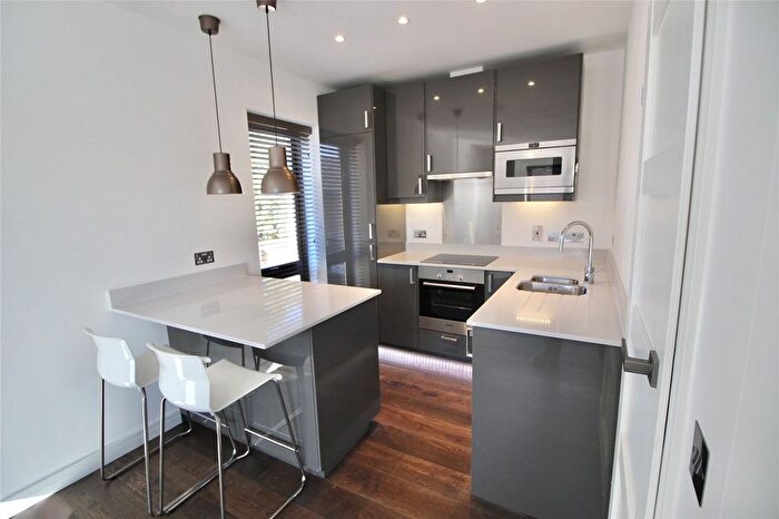 1 Bedroom Flat For Sale In Kingsway Business Park, Oldfield Road, Hampton, TW12