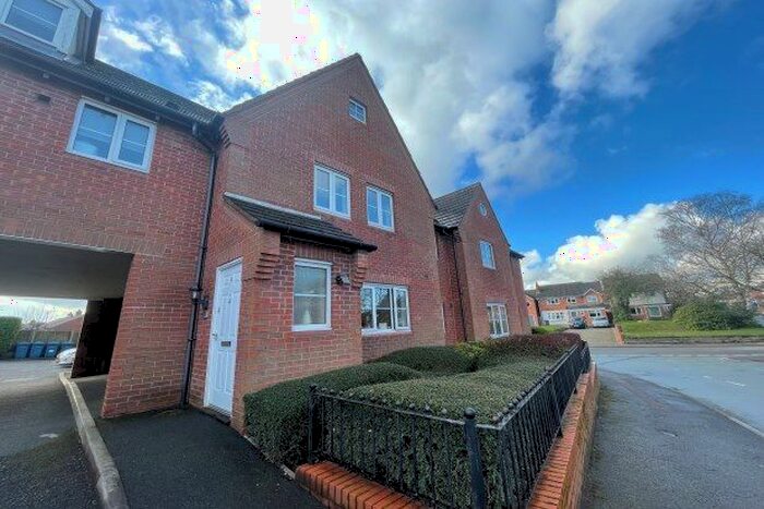 2 Bedroom Flat To Rent In Swallow Croft, Lichfield, WS13