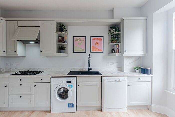 2 Bedroom Flat For Sale In Redland Road, Redland, Bristol, BS6
