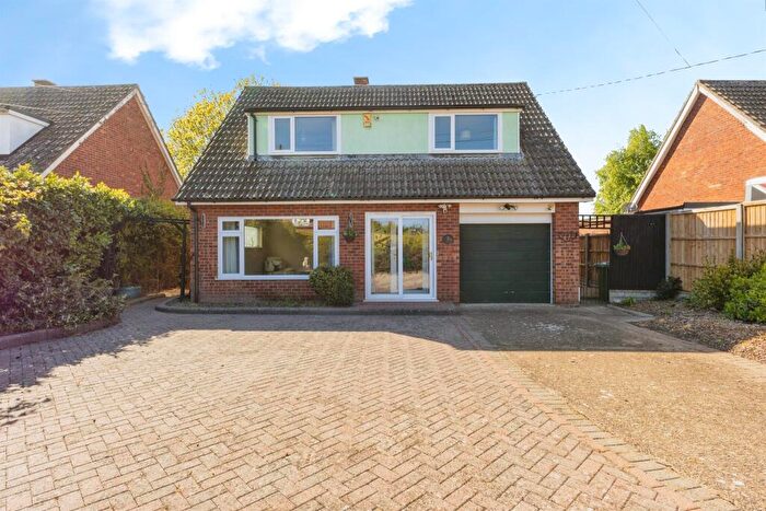3 Bedroom Chalet For Sale In Jubilee Avenue, East Harling, Norwich, NR16