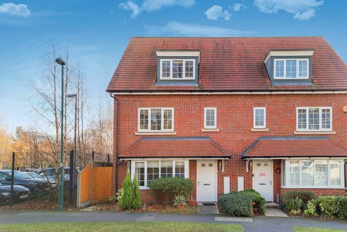 4 Bedroom Semi-Detached House To Rent In Metcalfe Avenue, Carshalton SM5