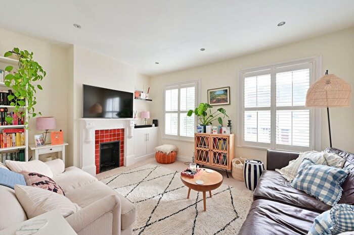 2 Bedroom Flat To Rent In Standen Road, Southfields, London, SW18