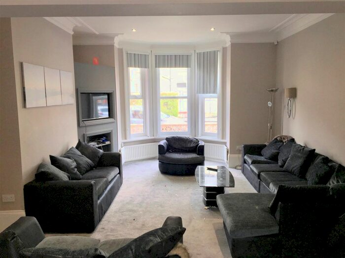 6 Bedroom Property To Rent In Queen's Road, Jesmond, Newcastle Upon Tyne, NE2