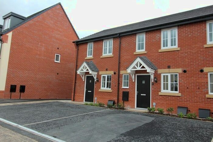 2 Bedroom Mews House To Rent In Green Field Way, Stoneley Park, Crewe, CW1
