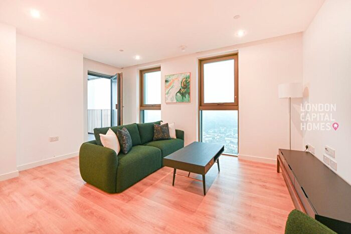 2 Bedroom Apartment To Rent In One Thames Quay, Marsh Wall, E14