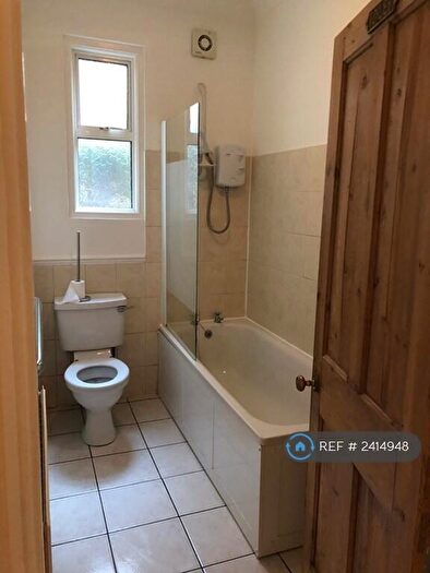 2 Bedroom Flat To Rent In Denmark Hill, London, SE5