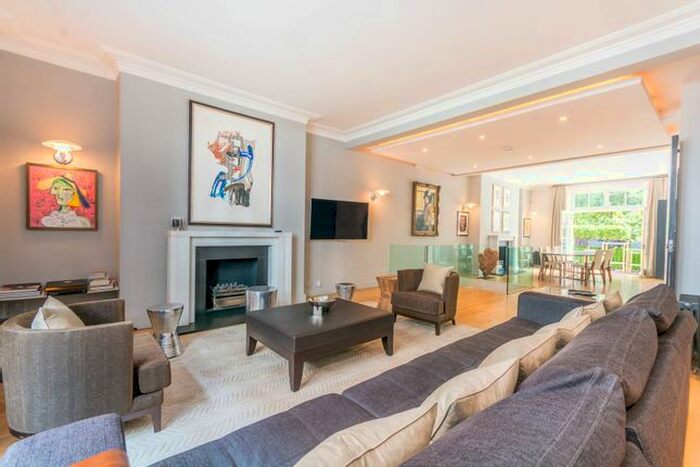3 Bedroom Flat To Rent In Dunraven Street, Mayfair, London, W1K
