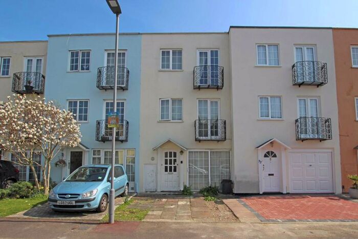 5 Bedroom House To Rent In Eaton Drive, Eaton Drive, KT2