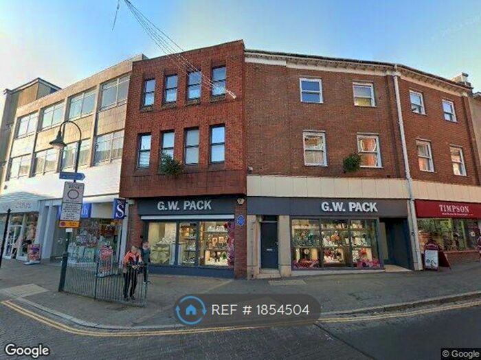 2 Bedroom Flat To Rent In Bampton Street, Tiverton, EX16