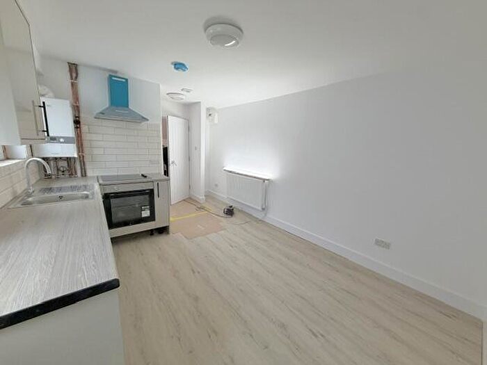 1 Bedroom Apartment To Rent In Woodville Road, Cathays, Cardiff, CF24