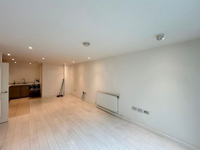 2 Bedroom Flat To Rent In Waterside Way, London, N17