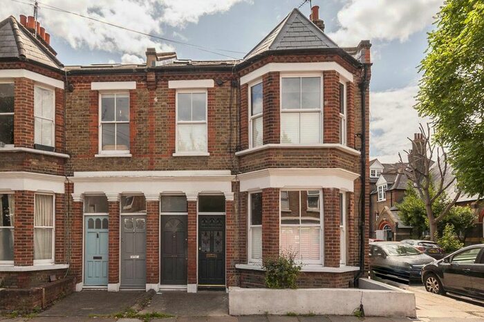 2 Bedroom Flat To Rent In Venn Street, London, SW4