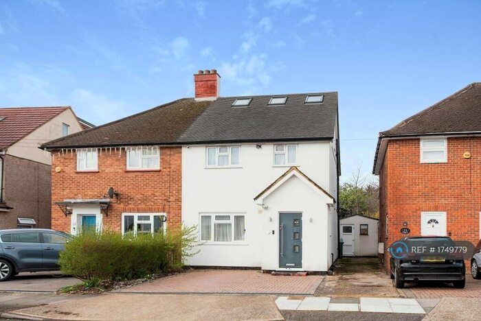 5 Bedroom Semi-Detached House To Rent In Hunters Hill, Ruislip, HA4
