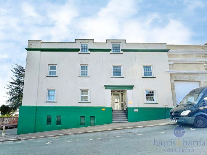 2 Bedroom Flat To Rent In Castle Hill, Axminster, EX13