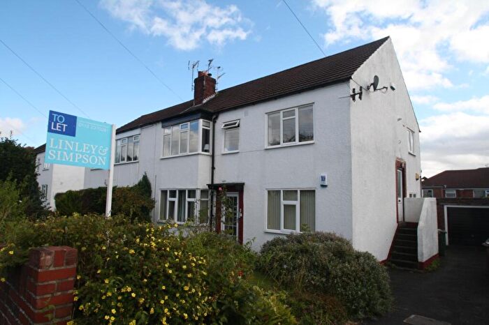 2 Bedroom Flat To Rent In Edgbaston Walk, Leeds, West Yorkshire, Uk, LS17