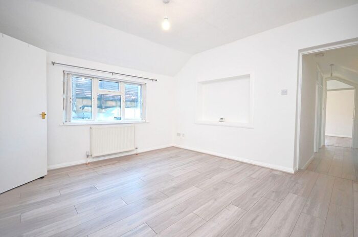 2 Bedroom Flat To Rent In Broadway, West Ealing, W13