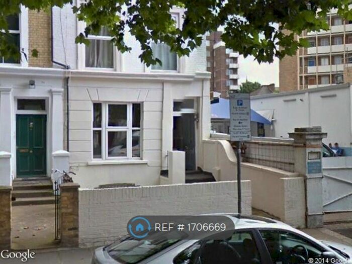 2 Bedroom Flat To Rent In Bamborough Gardens, London, W12