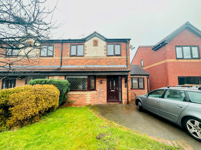 3 Bedroom House To Rent In Sherwood Close, Wood End, CV9