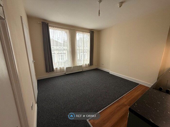 Studio To Rent In Oakfield Road, Croydon, CR0