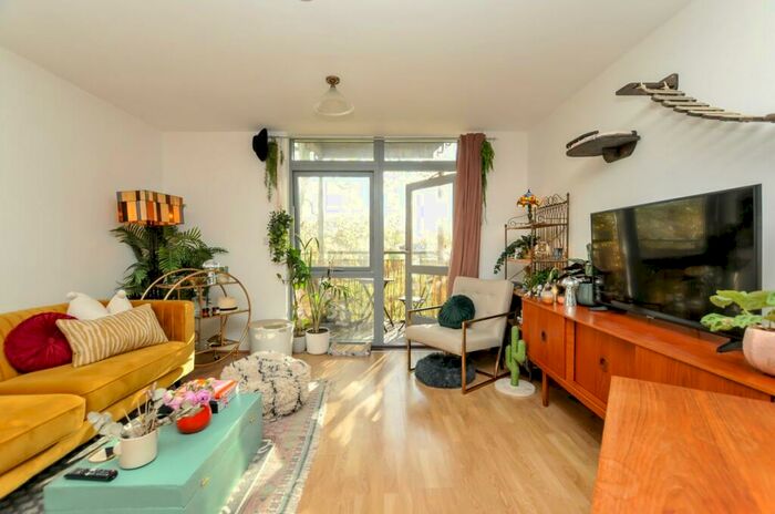 1 Bedroom Flat To Rent In Southwold Road, Clapton, E5