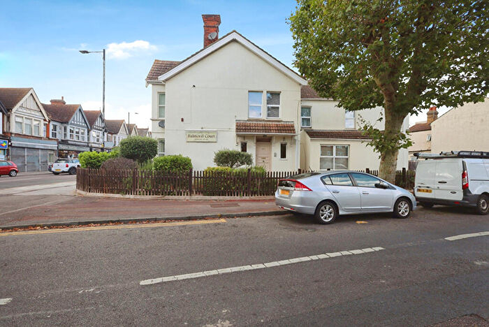 2 Bedroom Apartment For Sale In London Road, Westcliff-on-sea, SS0