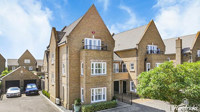 5 Bedroom Detached House For Sale In Gunners Rise, Southend-On-Sea, SS3