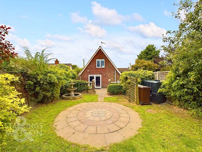 4 Bedroom Chalet For Sale In The Common, Freethorpe, Norwich, NR13