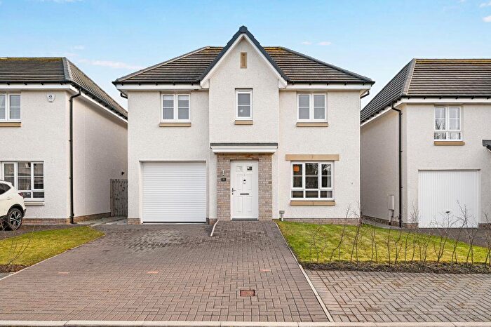 4 Bedroom Detached House For Sale In Dunnikier Way, Edinburgh, EH17