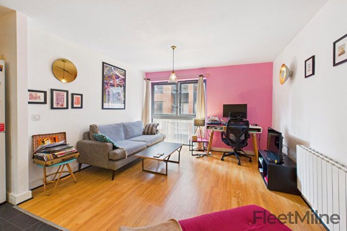 1 Bedroom Flat For Sale In Islington Gates, Fleet Street, Birmingham, B3